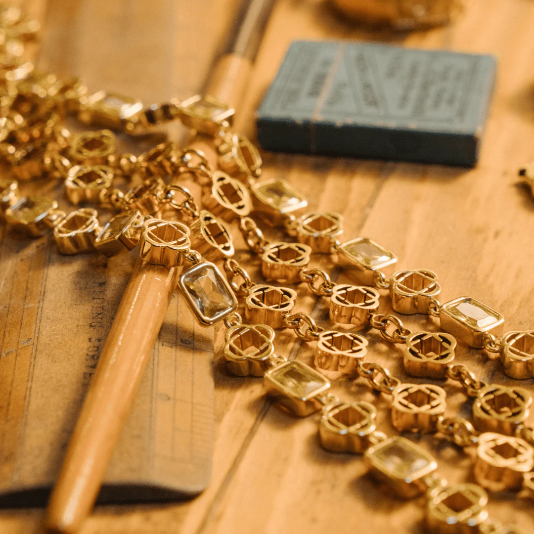 Clover Link Necklace (Gold) - Image 7